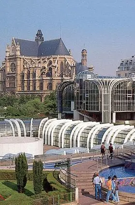 От старого квартала Центрального рынка осталась только церковь СентЭсташ на - фото 28