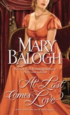 Mary Balogh At Last Comes Love обложка книги