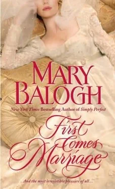 Mary Balogh First Comes Marriage обложка книги