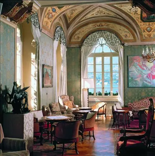 Гостевая книга Villa Serbelloni размерами напоминает фолиант Божественной - фото 313