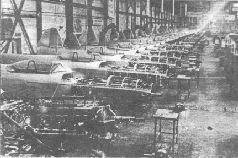 Поточная сборка фюзеляжей самолетов Як9 Так что когда летом 1939 года Яковлев - фото 89