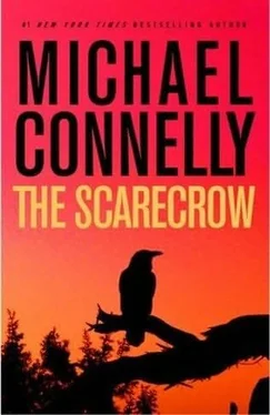 Michael Connelly The Scarecrow обложка книги