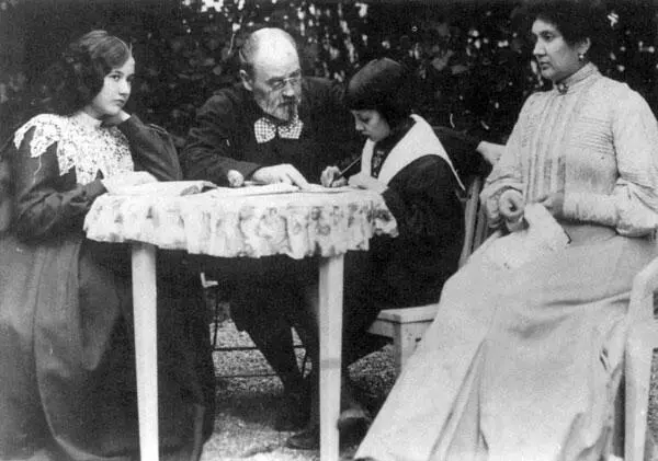 Золя с Жаком и Денизой в 1902 году Как я его любила отца посвящавшего нам - фото 29