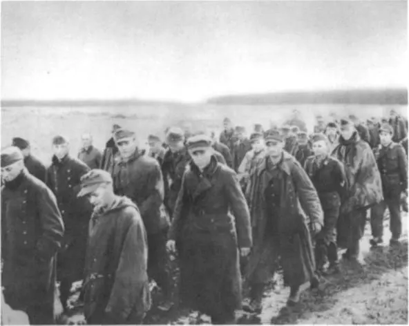 Вражеские пленные захваченные под Выборгом 1944 г Министр иностранных - фото 5