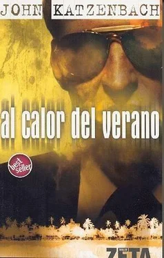 John Katzenbach Al calor del verano обложка книги