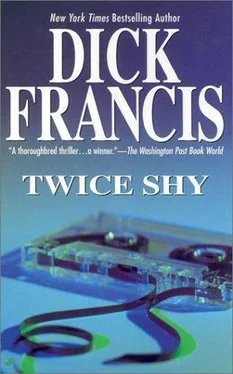 Dick Francis Twice Shy обложка книги