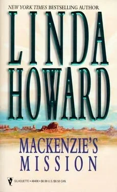 Linda Howard Mackenzie's Mission обложка книги