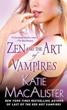 Кейти Макалистер Zen and the Art of Vampires обложка книги