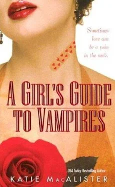 Кейти Макалистер A Girl's Guide to Vampires обложка книги