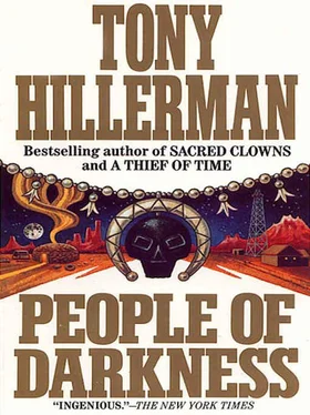 Tony Hillerman People Of Darkness обложка книги
