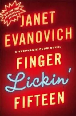 Janet Evanovich Finger Lickin’ Fifteen обложка книги