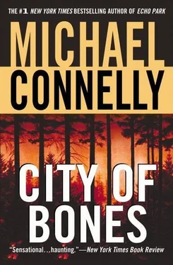 Michael Connelly City Of Bones обложка книги