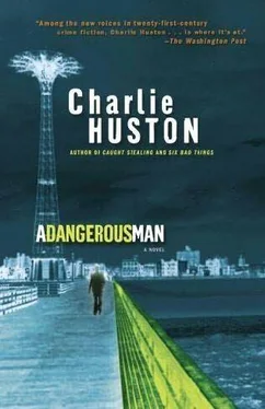 Charlie Huston A Dangerous Man обложка книги