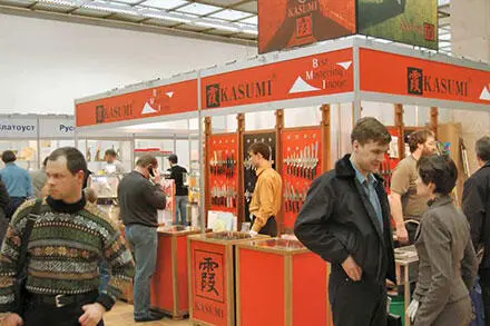 Этюд в багровых тонах с иероглифами Стою курю И ни одного японца - фото 25
