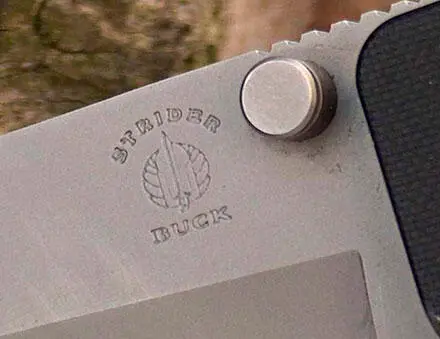 Рукоять довольно большая но благодаря применению стеклопластика G10 просто - фото 21