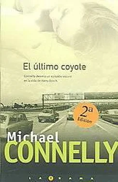 Michael Connelly El último coyote обложка книги