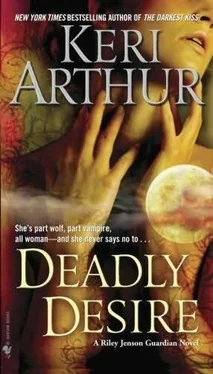 Keri Arthur Deadly Desire обложка книги