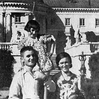 А А Губенко на отдыхе с женой и дочерью В 1939 году японские милитаристы - фото 4