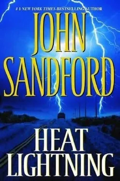 John Sandford Heat Lightning обложка книги