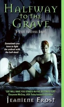 Jeaniene Frost Halfway to the Grave обложка книги