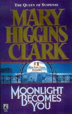 Mary Clark Moonlight Becomes You обложка книги