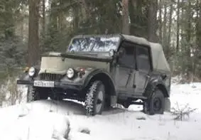 Советский военный джип ГАЗ69 на фото слева бока капота и облицовка радиатора - фото 4