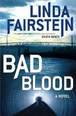 Linda Fairstein Bad blood обложка книги