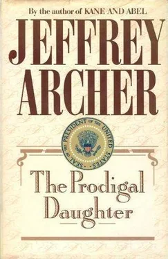 Джеффри Арчер The Prodigal Daughter обложка книги
