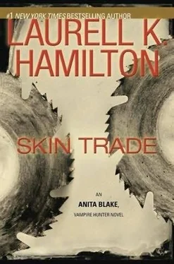 Laurell Hamilton Skin Trade обложка книги