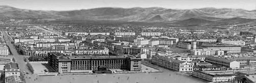 УланБатор Площадь СухэБатора На первом плане Дом правительства 195060е - фото 7