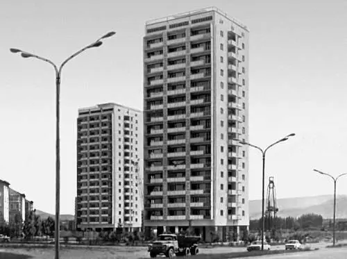 Тбилиси Новые дома в жилом районе Дигоми 197476 А К Бакрадзе Монумент - фото 3