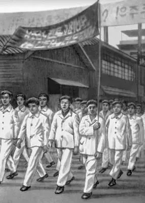 Первомайская демонстрация в Пхеньяне 1950 Пхеньян Вид части города - фото 4