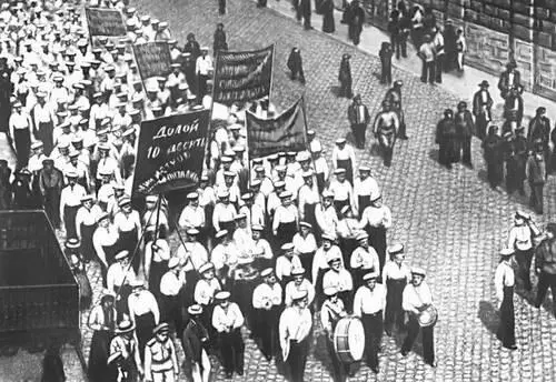 Колонна моряковдемонстрантов на Невском проспекте 18 июня 1917 Июньское - фото 4