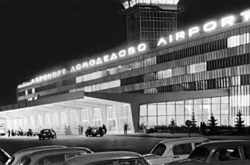Аэропорт Домодедово 1965 Вид на аэровокзал со стороны привокзальной площади - фото 13