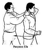 Используя шоковое состояние от удара захватить пальцы одной из кисти и - фото 98