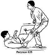 Если при этом вы захватили ногу противника за голеностоп можно выполнить - фото 122