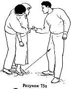 Используя в качестве опоры сзади стоящего противника нанести удар ногой в - фото 161