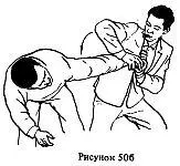 Перенести правый локоть над левой рукой противника и не отпуская захвата - фото 89