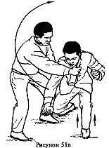 Резко разгибая ноги и разворачивая корпус вправо ударным движением правой руки - фото 93