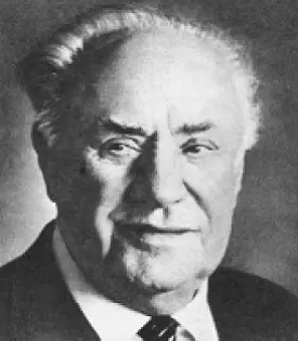 Рис 84 Михаил Иванович Жаров Вскоре отец устроил Михаила в типографию - фото 85