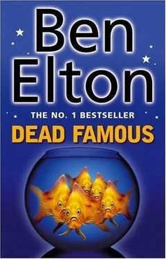 Ben Elton Dead Famous обложка книги