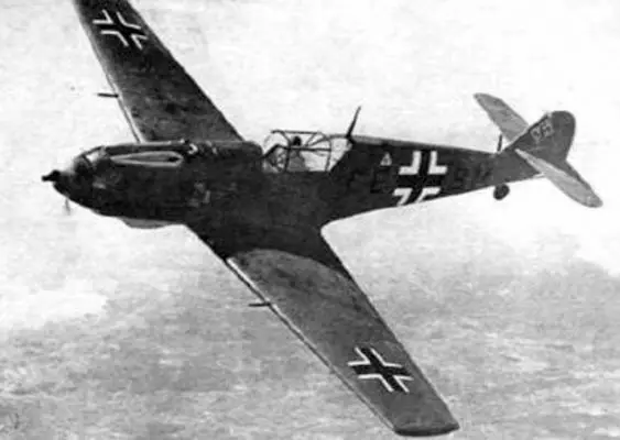 Me109 в полете В подчинении штаба дивизии в середине 1944 находились командир - фото 182