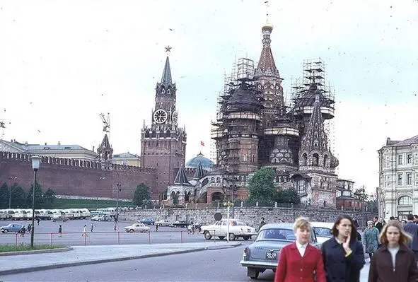 Москва вид на Спасскую башню Кремля и Храм Василия Блаженного 1963 год 15 - фото 16