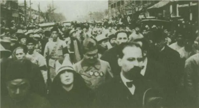 Похороны Сунь Ятсена в Пекине В центре Л М Карахан 18 марта 1925 г Л - фото 9