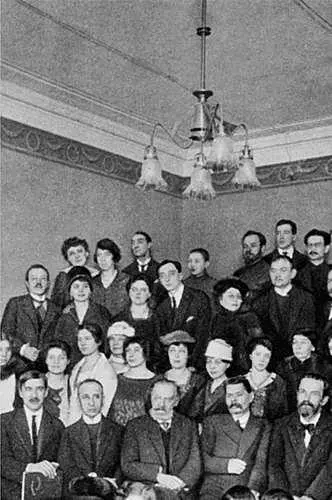 Чествование Горького в день его юбилея 16 марта 1919 г Среди присутствующих - фото 39