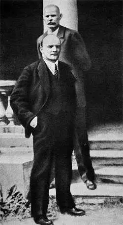 На Втором конгрессе Коминтерна Смольный 19 июля 1920 г В Ленине Горького - фото 40