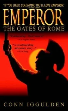 Conn Iggulden The Gates Of Rome обложка книги