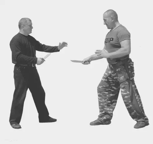 Школа ножевого боя Хваты боевые стойки движения удары техники защиты и метания боевого ножа По системе спецназа КГБ - фото 199