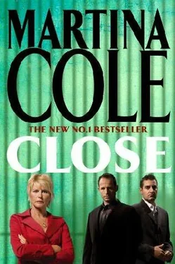 Martina Cole Close обложка книги