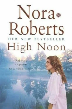 Nora Roberts High Noon обложка книги